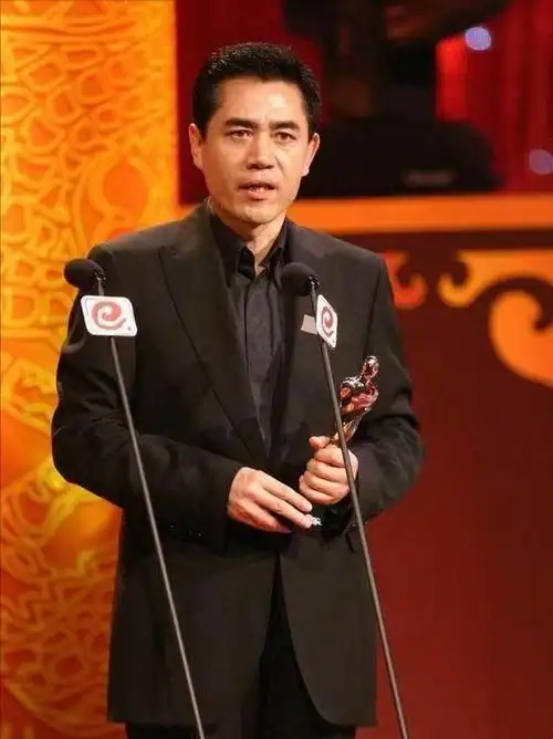 67岁陈宝国遭受过失眠折磨与妻子成亲人为大龄儿子婚恋焦虑