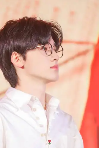 国风美少年精致五官绝佳骨像雕塑黄金分割比例宋亚轩颜值