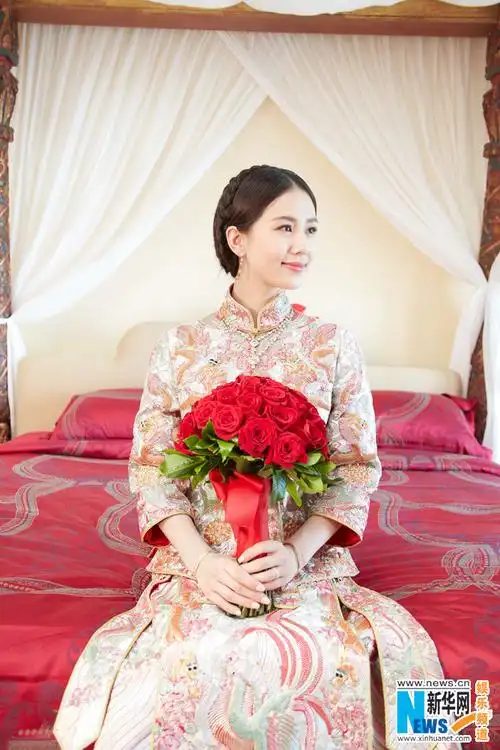 吴奇隆刘诗诗结婚晚宴 两人喝交杯酒