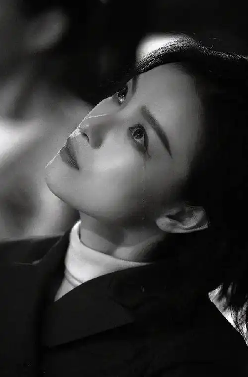 倪妮真的是仙女落泪太美了侧颜绝了