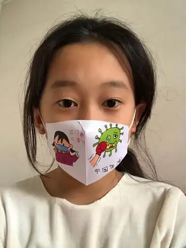 "我为口罩添色彩"手绘"口罩"——三五班自制彩色抗疫口罩,为抗疫加油