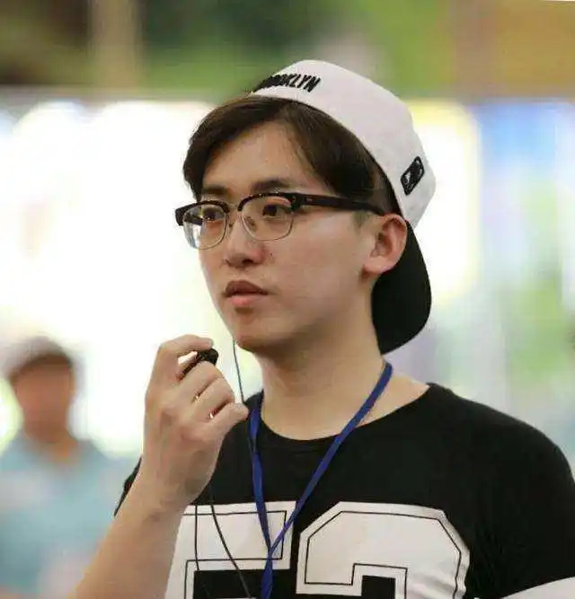 《跑男》导演姚译添,有颜却偏要靠才华!baby:他经常和演员抢戏