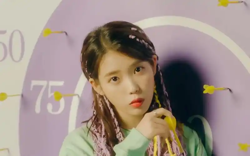 【mv】 iu李智恩新单《 bbibbi》 中韩字幕(4k转码) 可爱的妹子谁都