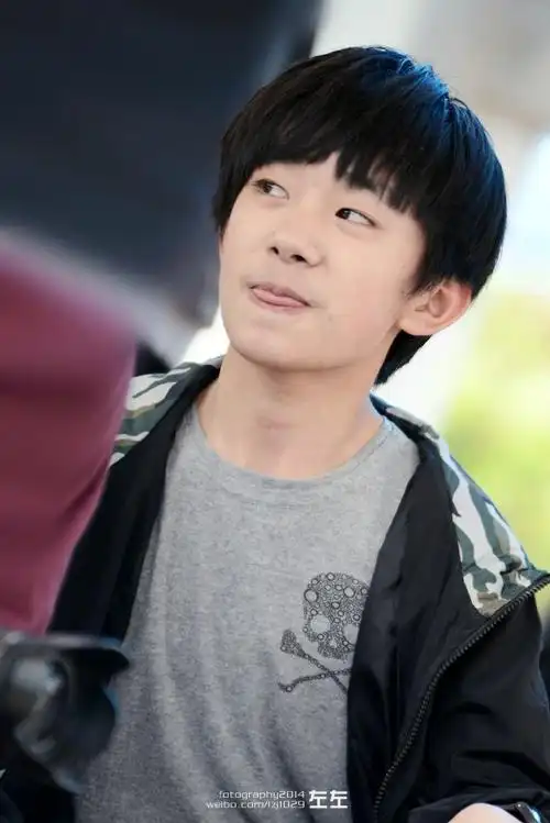 明明这时候还没到14岁但感觉已经自己处理了太多事情(  #易烊千玺