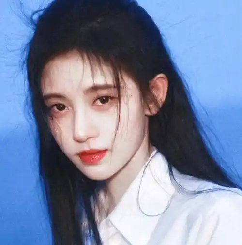 难怪鞠婧祎总是捂嘴笑,看到她"大笑后"的模样,这太可怕了吧_女神_抿嘴