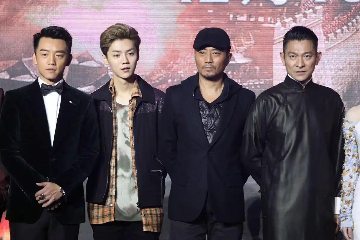 鹿晗,郑恺和张涵予的官方身高都是178,但是和174的刘德华同框,好像都